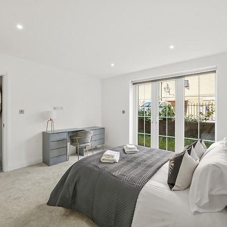 Drake House Apt 3 In Staines - Free Parking - Heathrow - Thorpe Park Exterior foto